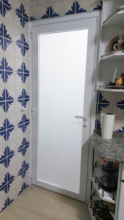 Especialistas en puertas de aluminio en Vigo y Redondela