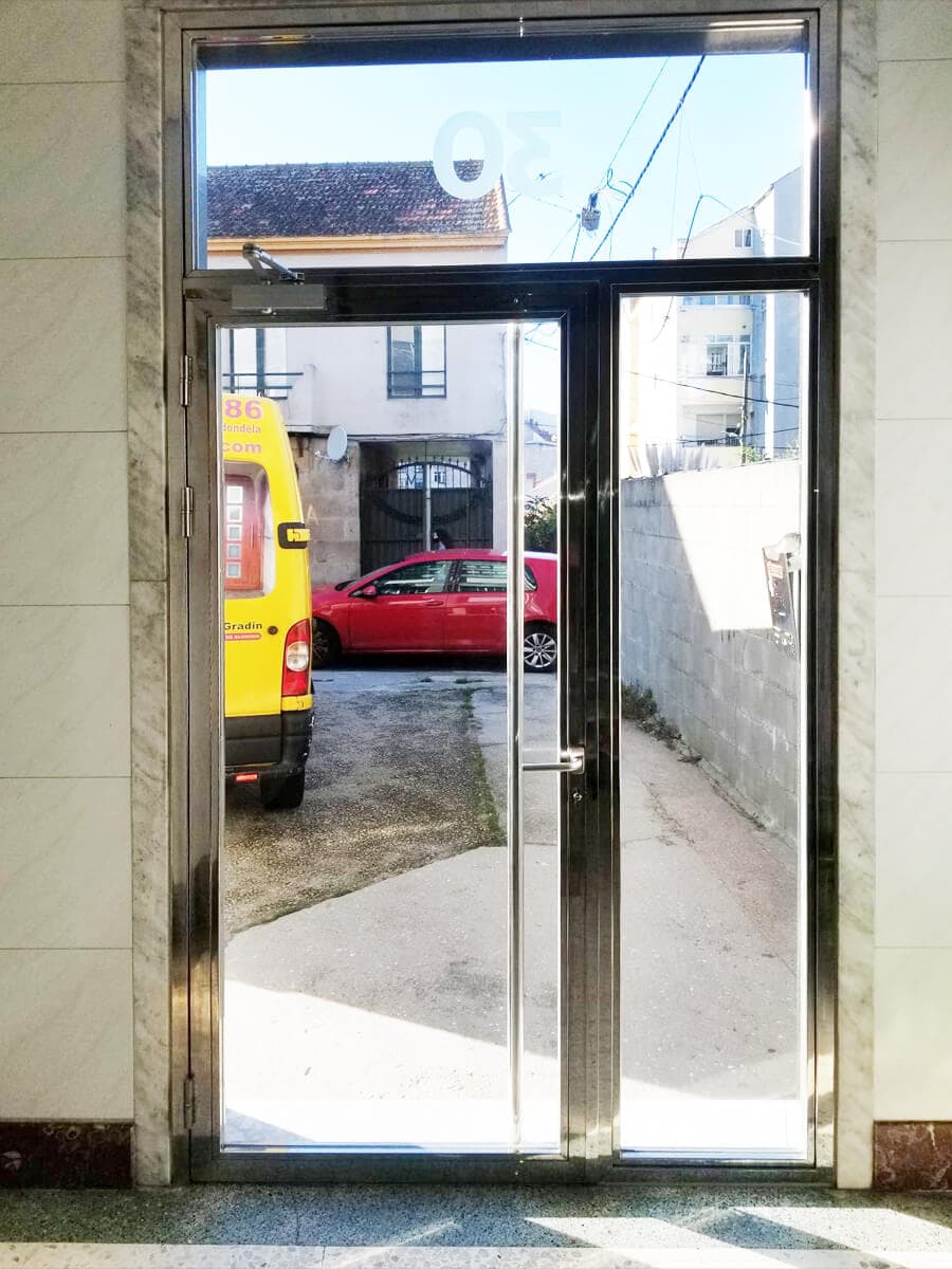 Especialistas en puertas de aluminio en Vigo y Redondela