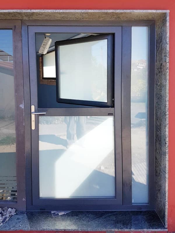 Especialistas en puertas de aluminio en Vigo y Redondela